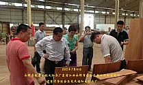 2013年7月16日永修县副县长张义红考察戴民福的红木家具厂